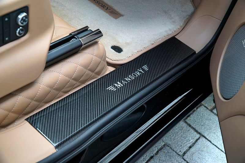 Auf dem Schweller hat sich der Tuner ebenfalls verewigt. (Mansory)