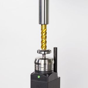 Der kabelgebundene ZX-Speed von BLUM ist kompakt und robust gebaut. Zur Werkzeugreinigung ist eine optionale Blasdüse erhältlich.