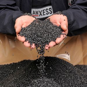 Die technischen Kunststoffe der Marken Durethan und Pocan (PA 6-, PA 6.6- und PBT-Compounds) werden vor allem in der Autobranche und im Bereich Elektrik/Elektronik, aber auch im Bauwesen, in der Medizin sowie in Sport- und Freizeitprodukten eingesetzt.