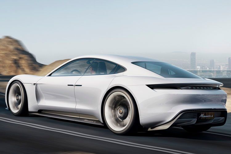 Der Sprint auf 100 Stundenkilometer soll damit weniger als 3,5 Sekunden dauern. (Porsche)