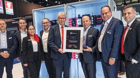 Allianz für einen wettbewerbsfähigeren Maschinen- und Anlagenbau: Rittal und Puls besiegeln ihre Partnerschaft auf der SPS 2025 in Nürnberg. (Bild: Jasper Ehrich)