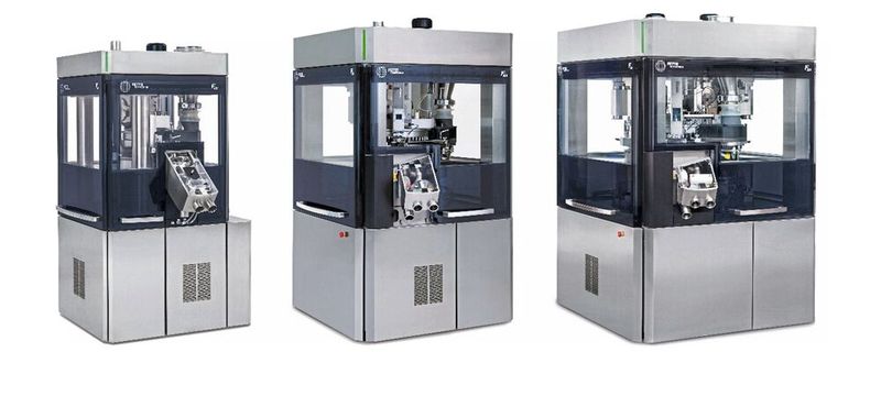 Die i Serie mit der F10i für kleine Chargen, der F20i als Allrounder und dem Doppelrundläufer F30i (v.l.n.r.). Die Serie ist staubdicht und lässt sich für Containment-Anforderungen konfigurieren. (Bild: Fette Compacting)