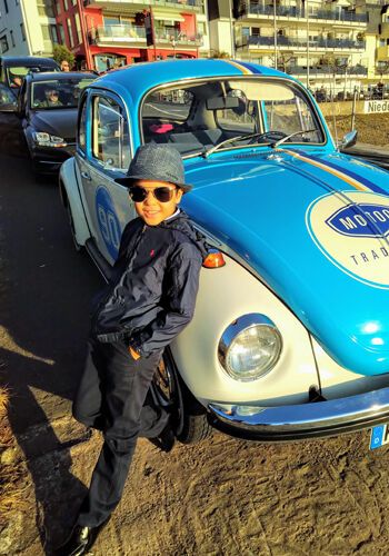 Gute Laune hätte sicher dieser „Willy Vintage“ beigetragen. Der junge Mann im Bild hätte den  Käfer 1302L aus dem Jahr 1972 allerdings nicht steuern dürfen. (Bild:privat)
