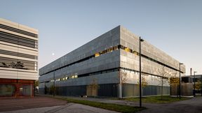 L'esterno del nuovo edificio provvisorio del Dipartimento di Fisica della TUM. (Immagine:Astrid Eckert / TUM)