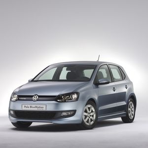 Noch taufrisch ist die Studie VW Polo Blue Motion. 2010 soll der extrem sparsame (3,3 Liter auf 100 Kilometer) Diesel-Kleinwagen in Serie gehen. Mit diesem Wert kommt VW nahe an den ehemaligen Dreiliter-Lupo heran.