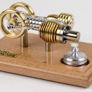Ein klassischer liegender Stirlingmotor. Der „In-Line Runner“ ist der Einstieg in die faszinierende Welt der Böhm-Stirlingmotoren.