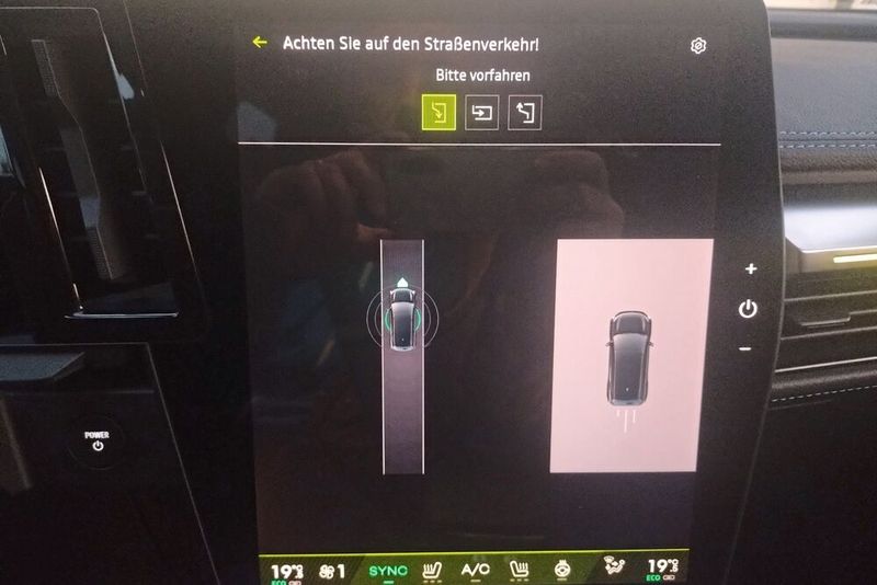 Die Einparkhilfe vorne, hinten und seitlich ergänzt das System sinnvoll. (Bild: Sven Prawitz/Vogel Communications Group)