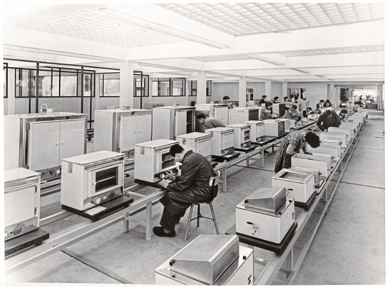 Ein Blick in die Produktion bei Memmert in den 1960er Jahren. (Bild: Memmert)