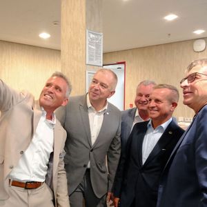 Selfie mit dem Obermeister: (v. l.) Roland Hoier, Michael Schneider (ZDK-Vize), Uwe Schmidt (Innung Sachsen-West, Chemnitz), Thomas Peckruhn (ZDK-Präsident) und Michael Bissert (Präsident der HWK Unterfranken).(Bild:  Zietz - VCG)