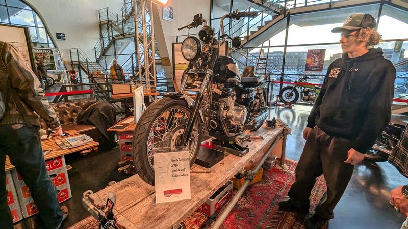 Sind ebenfalls fester Bestandteil der Bremen Classic Motorshow: die Erschaffer wilder Custom-Bikes. Auch das ein Thema, das junge Menschen anspricht. (Bild: Dominsky – VCG)