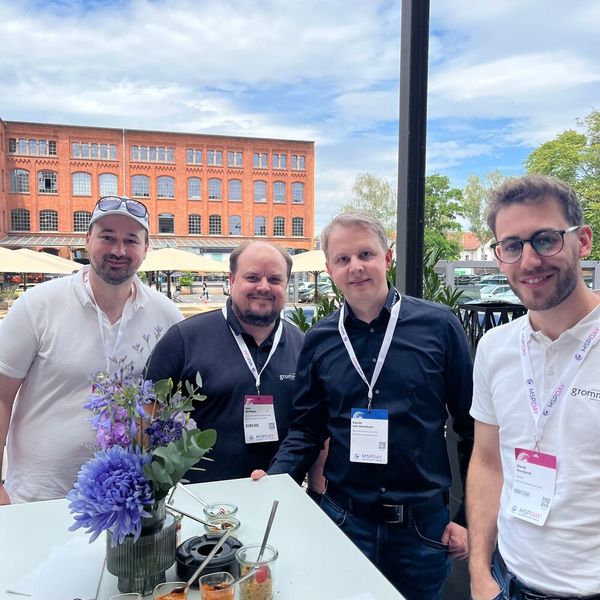 Austausch unter Fachleuten: (v. l.) Björn Marggraff (BPMnet), Jens Nachtigal (Gromnitza), Daniel von Verschuer (Elovade) und David Hombach (Gromnitza) (Bild: Vogel IT-Medien GmbH)