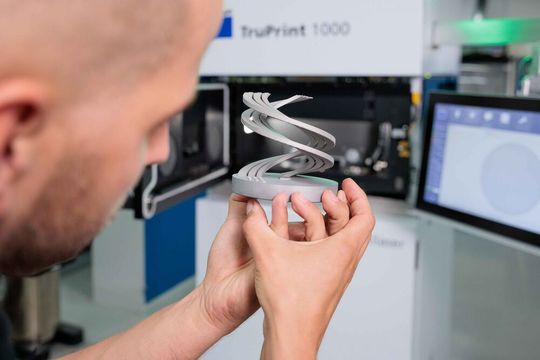 Die EMO Hannover 2023 rückt immer näher! In einer Woche geht es los. Hier vorab noch ein kleiner Ausflug zu zwei Themen, die man dort unter anderem ausführlich beschnuppern kann. Die heißen Nachhaltigkeit und additive Fertigung (Bild) ... Die EMO Hannover 2023 rückt immer näher! In einer Woche geht es los. Hier vorab noch ein kleiner Ausflug zu zwei Themen, die man dort unter anderem ausführlich beschnuppern kann. Die heißen Nachhaltigkeit und additive Fertigung (Bild) ...