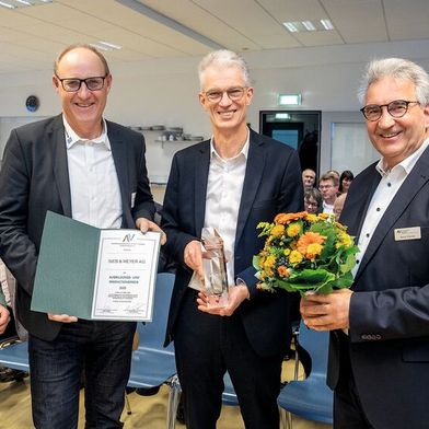 Kompetenz in punkto Innnovationskraft, Ausbildung und Personalentwicklung: 2025 erhielt Sieb & Meyer den Innovations- und Ausbildungspreis der Arbeitgeberverband-Stiftung Lüneburg- Nordostniedersachsen e.V. (Bild: Sieb & Meyer/Andreas Tamme)