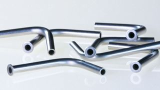 Die Herstellung von Rohrumformungen für die Medizintechnik findet unter Laborbedingungen beziehungsweise in Reinräumen statt.  (Transfluid)