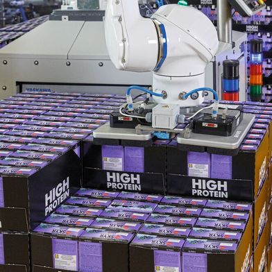 Eine zentrale Komponente ist das von Profipack selbst entwickelte, modulare MRK-Leichtbau-Vakuum-Greifsystem. (Bild: Yaskawa Europe)