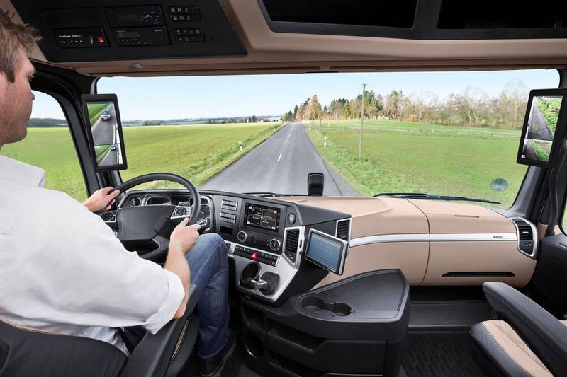 2019 geht das digitale Außenspiegel-System „Mirror Camera“ in Serie. Es ersetzt die beiden großen Spiegel durch Videosensoren außen an der Fahrzeugkabine. (Bosch)