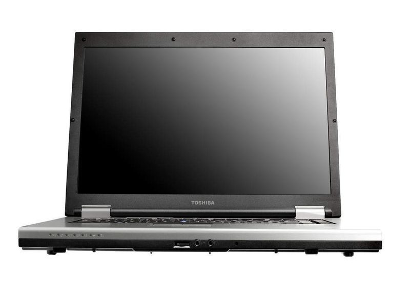 Die 15,4-Zoll-Geräte der Tecra-A10-Reihe bietet Toshiba mit »Doppelgarantie« an. (Archiv: Vogel Business Media)