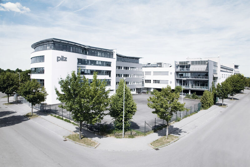 Am Firmensitz in Ostfildern vereint Pilz Entwicklung und Produktion seiner Kernprodukte. Enge Zusammenarbeit und kurze Wege helfen, Markteinführungen zu verkürzen. (Bild: Pilz)