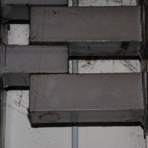 Das Scharnier der Zugangstür muss viel aushalten. (Bild:  Baeuchle/»kfz-betrieb«)