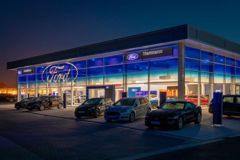 ... der allerdings auch bei Nacht durchaus ansehnlich ist. (Hermann-Gruppe)