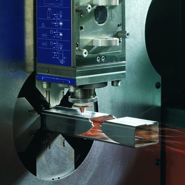 Laserbearbeitung: Die LT 722D ist die achte Generation der Rohr-Laser-Bearbeitungsanlagen der BLM-Tocher Adige; damit können Anwender jetzt eine um 30% höhere Produktivität erzielen. Bild: BLM (Archiv: Vogel Business Media)