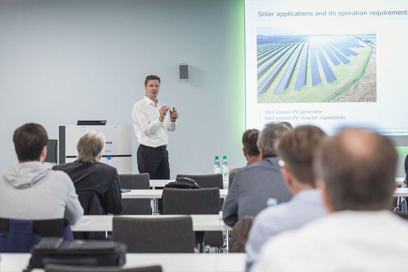 Unter dem Motto „Power of Electronics” versammelten wir am 18. und 19. Oktober 2022 sechs Elektronikkonferenzen in Würzburg: Entwicklerforum Leistungselektronik, DC/DC-Wandler-Tag, Schaltnetzteiletag, Batteriepraxis Forum, Praxisforum Elektrische Antriebstechnik und Cooling Days. Auch 2023 findet Power of Electronic statt. Merken Sie sich bereits jetzt den Termin vor: 17. bis 18. Oktober 2023.  (Bild: Stefan Bausewein )