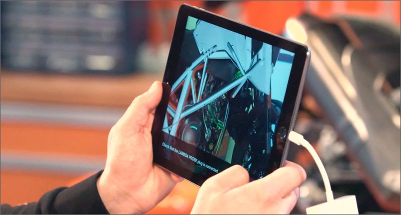 Ganz im Zeichen der Zeit und konsequent passend zum Portfolio von PTC wurde Creo auch um Funktionen für die Erweiterte Realität ergänzt: Creo 4.0 unterstützt ansprechende visuelle Erlebnisse, indem die Software das digitale Produkt mit der physikalischen Welt vereint. (Bild: PTC)