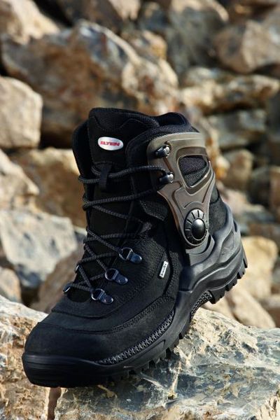 Spezialschuh für „Outdoor-Mechaniker“ mit besonderem Umknickschutz. (Archiv: Vogel Business Media)