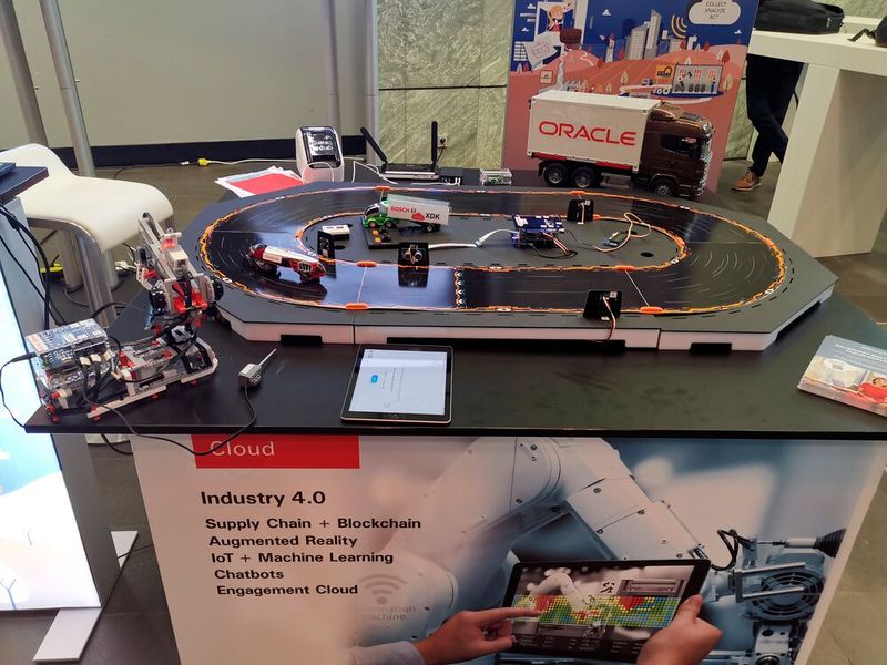 Die Industrie 4.0-Demo zeigte die Verknüpfung verschiedener Technologien und veranschaulicht die Funktionsweise der Cloud. (Bild: Vogel Communications Group)