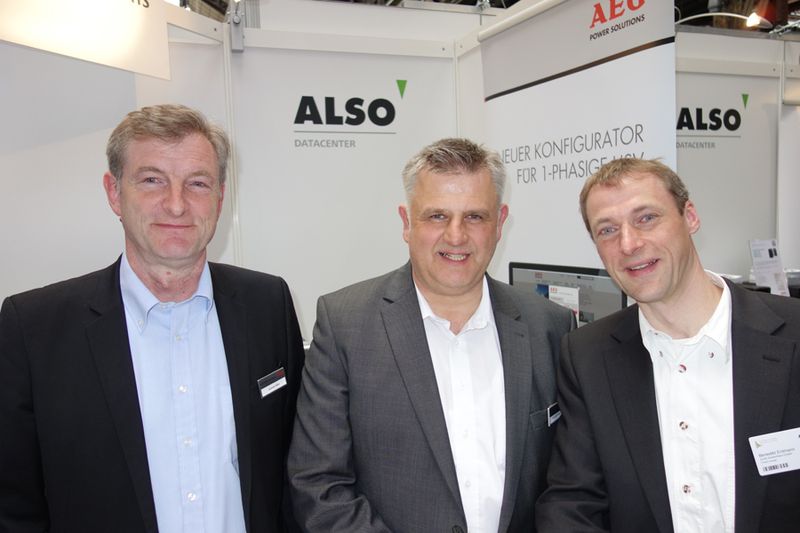 (v. l.) Andreas Hölzer und Michael Göcking, AEG, mit Benedikt Erdmann, ALSO (Bild: IT-BUSINESS)