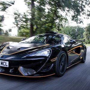 Der 620R ist das stärkste und schärfste Modell der McLaren Sports Series.(Bild:  McLaren)