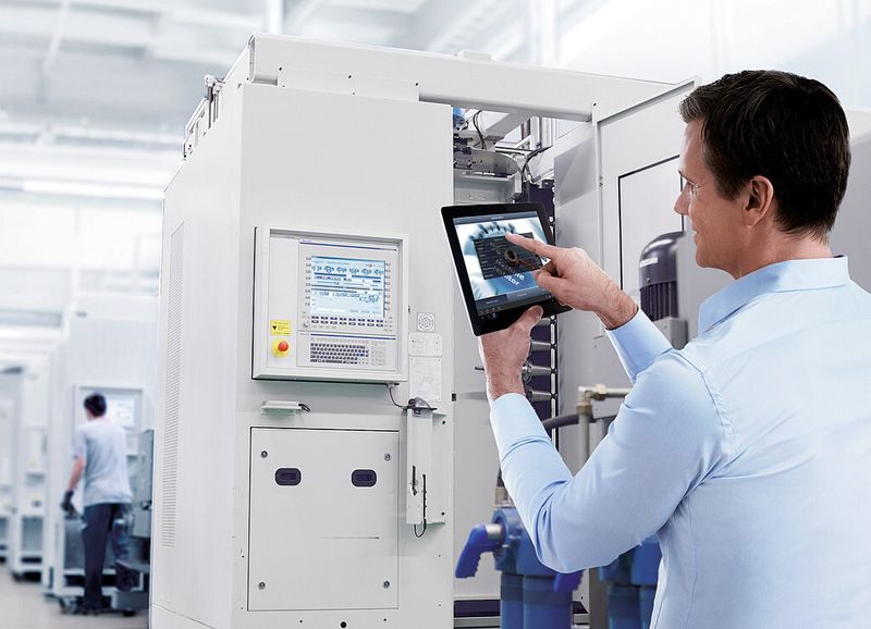 Mit der Schnittstellentechnik von Open Core Engineering können Ingenieure erstmals viele definierte Schnittstellen mit individuellen Software-Funktionen erstellen und dabei direkt auf die Steuerung zugreifen. (Bild: Bosch Rexroth)