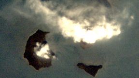 The TOM satellites happened to be flying over the volcanic island of Anak Krakatau during the eruption and observed the rising volcanic ash cloud from an optimal position as it was ejected to an altitude of up to 15 km (approx. 9.3 miles). (Source: TOM, Center for Telematics Würzburg)