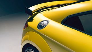 Erst zu Jahresbeginn meldete Audi, dass nun auch die Baureihen TT, TTS, TT RS, Q3 und RS Q3 auf Kundenwunsch matt lackiert werden. Die möglichen Farbtöne lauten Pythongelb, Daytonagrau, Florett- und Tausilber. Somit haben Mattlacke die Kompaktklasse und sogar deren Basismodelle erreicht. (Audi)