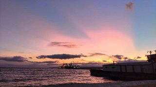 Der Rauch der australischen Waldbrände in der Atmosphäre über Punta Arenas im Januar 2020. Über Punta Arenas wurde mehrere Tage lang eine hohe Aerosolbelastung gemessen. Der Himmel blieb in der Morgen- und Abenddämmerung violett-orange, hervorgerufen durch die beleuchteten stratosphärischen Rauchfahnen. (Bild: Cristofer Jimenez, Tropos)