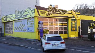 Die Ölkanne ist ein zweiter Standort der freien Werkstatt Kfz Krieger an einer viel befahrenen Straße in Mannheim. (Bild: Schreiner – »kfz-betrieb«)