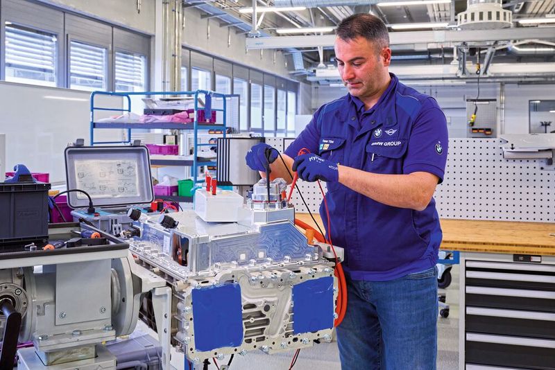 Das Brennstoffzellensystem des BMW iX5 Hydrogen (Bild: BMW)