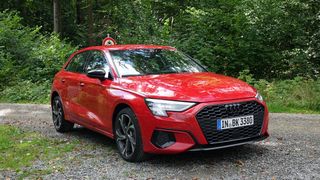 Der Dieselmotor in Kombination mit dem stimmigen Fahrwerk und einer direkten Lenkung machen den A3 zu einem komfortablen Reisebegleiter. (Bild: Schreiner/»kfz-betrieb«)