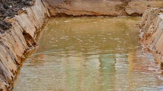 Das Grundwasser im Bereich der Tesla-Fabrik in Grünheide bei Berlin (Symbolbild) ist nach offiziellen Berichten von den Betriebsabläufen nicht gefährdet ... (Bild: GWAT)