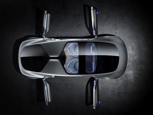 Mercedes-Benz F 015 - Luxury in Motion: Zusammen mit den gegenläufig weit öffnenden „Saloon Doors“ ist der Zugang zum Innenraum  besonders komfortabel (Mercedes-Benz)