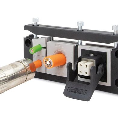 Die AT-HA Tülle basiert auf einer icotek KT-Kabeltülle „groß“ und ist mit einem robusten Polyamidkorpus ausgestattet. Hier zu sehen in einer KEL-U-Anwendung. (Bild: Icotek)