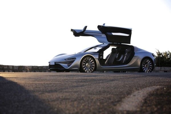 Dier elektrisch angetriebene Supersportwagen Quant: mit einer maximalen Gesamtleistung von 680 kW und einer Höchstgeschwindigkeit von 380 km/h – und einer rein elektrischen Reichweite von 600 km (nanoFLOWCELL)