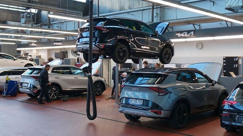 Kia-Händler können ihre Kunden jetzt nicht mehr nur mit einer Sieben-Jahre-Garantie, sondern auch mit einem Service-Abo an sich binden.(Bild:  Rosenow – VCG)