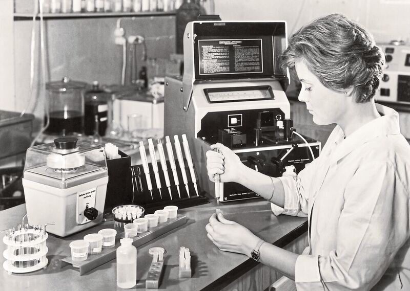 1963 bringen Microliter-Gefäße (Eppis) neue Möglichkeiten im Labor. (Eppendorf)