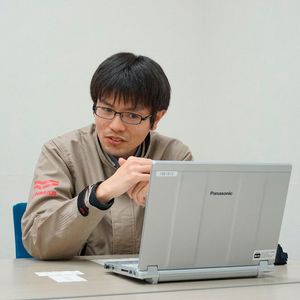 Tomoya Fukukawa ist im Forschungs- und Entwicklungszentrum von Yanmar Holdings für die Forschung und Entwicklung der automatischen Andocktechnologie für Marineschiffe zuständig.(Bild:  Yanmar)