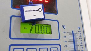 Auch wenn nicht alle Impfstoffe bei -70 °C gelagert werden müssen, eine zuverlässige Kühlkette ist für alle notwendig. (Kühne + Nagel)