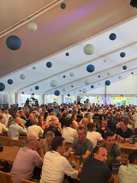 Full House auch am Abend am bisher heißesten Tag des Jahres 2025 (Bild: Vogel IT-Medien GmbH)