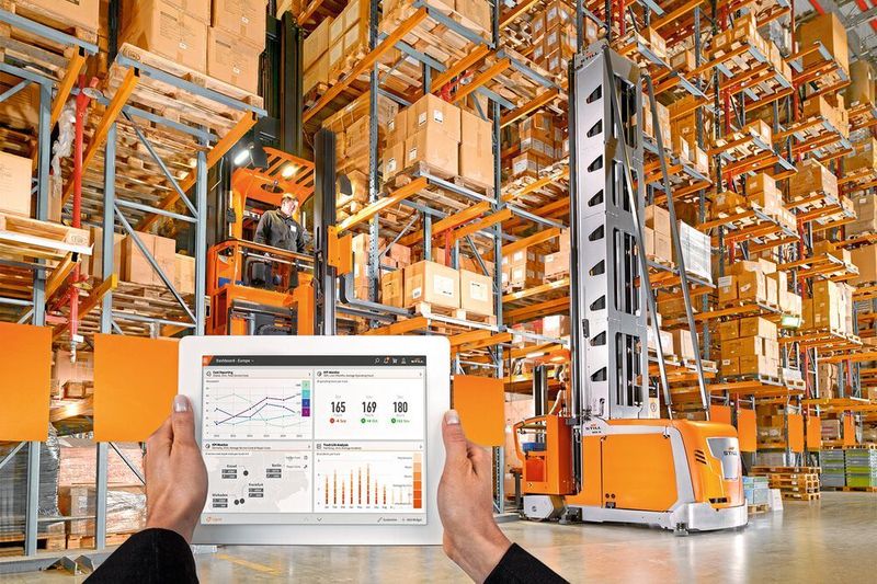 Qualität, Service und Kundenorientierung waren die Maximen des Unternehmensgründers Hans Still und gehören bis heute zu den wichtigsten Säulen des Unternehmens. Die Web-Applikation „STILL neXXt fleet“ ist nur ein Beispiel für die Innovationskraft im Servicebereich. (Still)