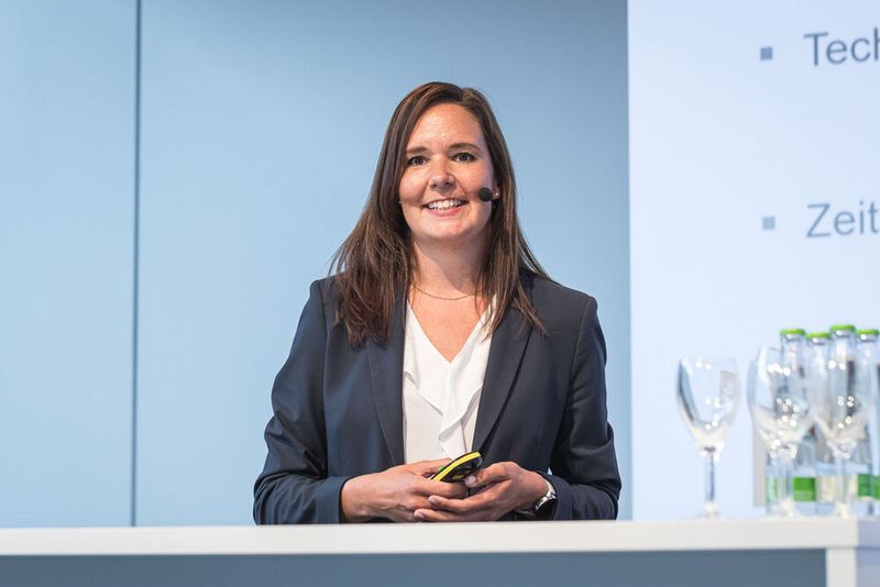 16. Anwenderkongress Steckverbinder: Der SPE-Tag am 4. Juli 2022 zog wieder viele interessierte Zuhörer an. Abgedeckt wurden fast alle Themen im Bereich Single Pair Ethernet vom Standard über das Marktpotenzial, Rückwärtskompatibilität, Schirmung, Messtechnik bis hin zum neuen Standard SPE M12 Hybrid. (Bild: Elektronikpraxis)