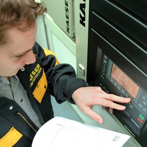 Wer seine Druckluftanlage stets genau im Blick hat, kann Ineffizienzen vermeiden und dadurch viel Geld sparen.